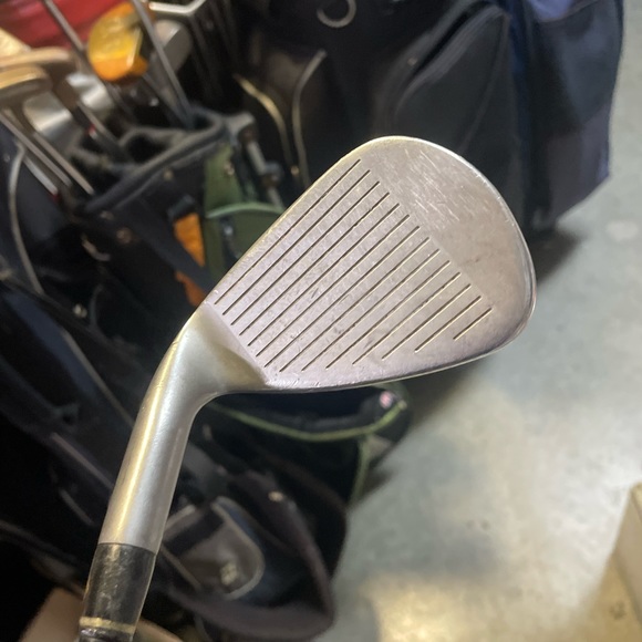Adams Golf Redline Pitching Wedge PW in right hand - Picture 2 of 8